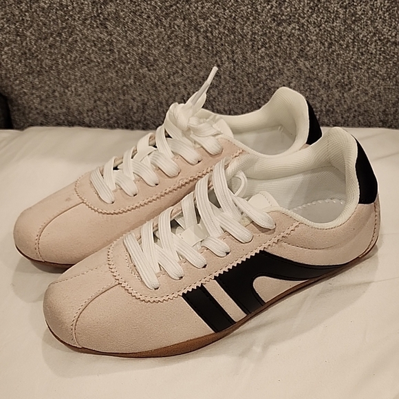 TOP Moda Shoes - TOP Moda Cream and Black Women's Moccasins